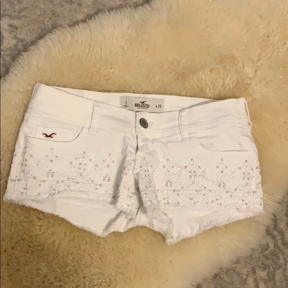 Hollister size 3 w26 shortie white shorts
